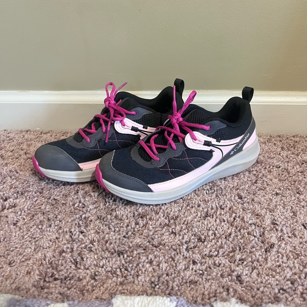 Columbia Trailstorm shoe. Girls size 4.